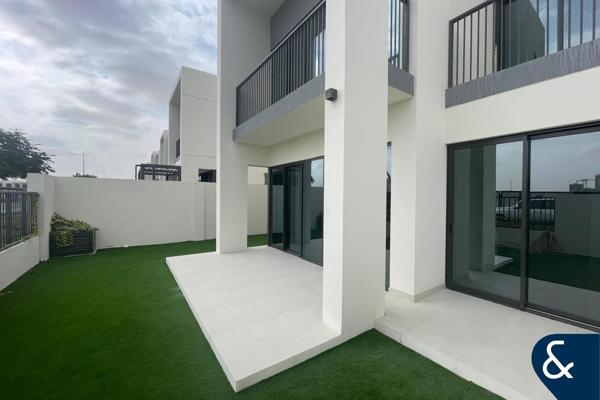 Single Row | Close to Pool | Open Plan